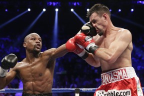 退役球员担任电视解说专业解读比赛受到观众喜爱，球员退役背景音乐