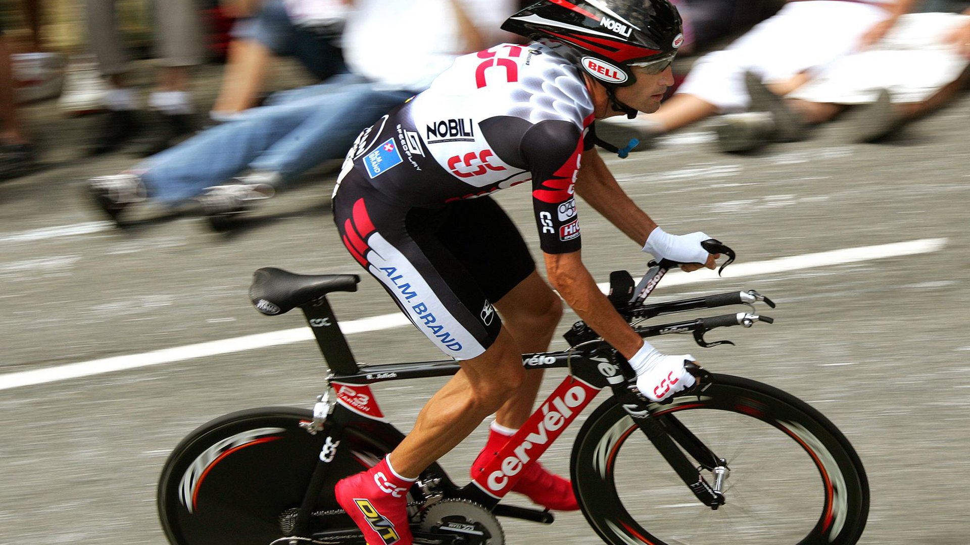 英超冠军争夺：关键时刻的英雄一瞬！，英超冠军的含金量