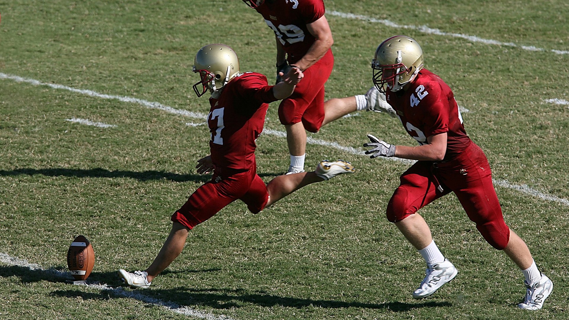 法甲球队防守策略调整后失球数明显减少，21-22法甲比赛用球